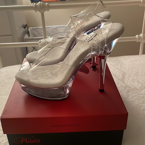 ALLURE-608 PLATFORM SANDAL | CLEAR VINYL - Picture 4 of 5